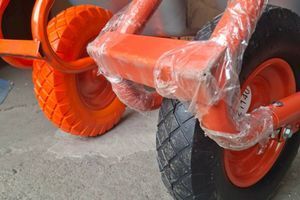 Яке колесо обрати при виборі тачки: пневматичне чи поліуретанове? фото